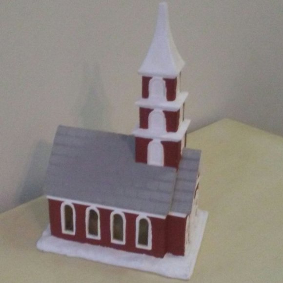 Ceramic church with cut-out windows on front, back and sides. - Picture 2 of 4